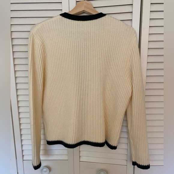 Classic cream and black sweater - Picture 3 of 3